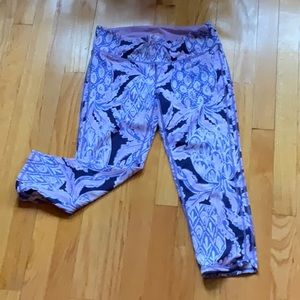 Lilly Pulitzer cropped leggings. Size M. EXCELLENT CONDITION.